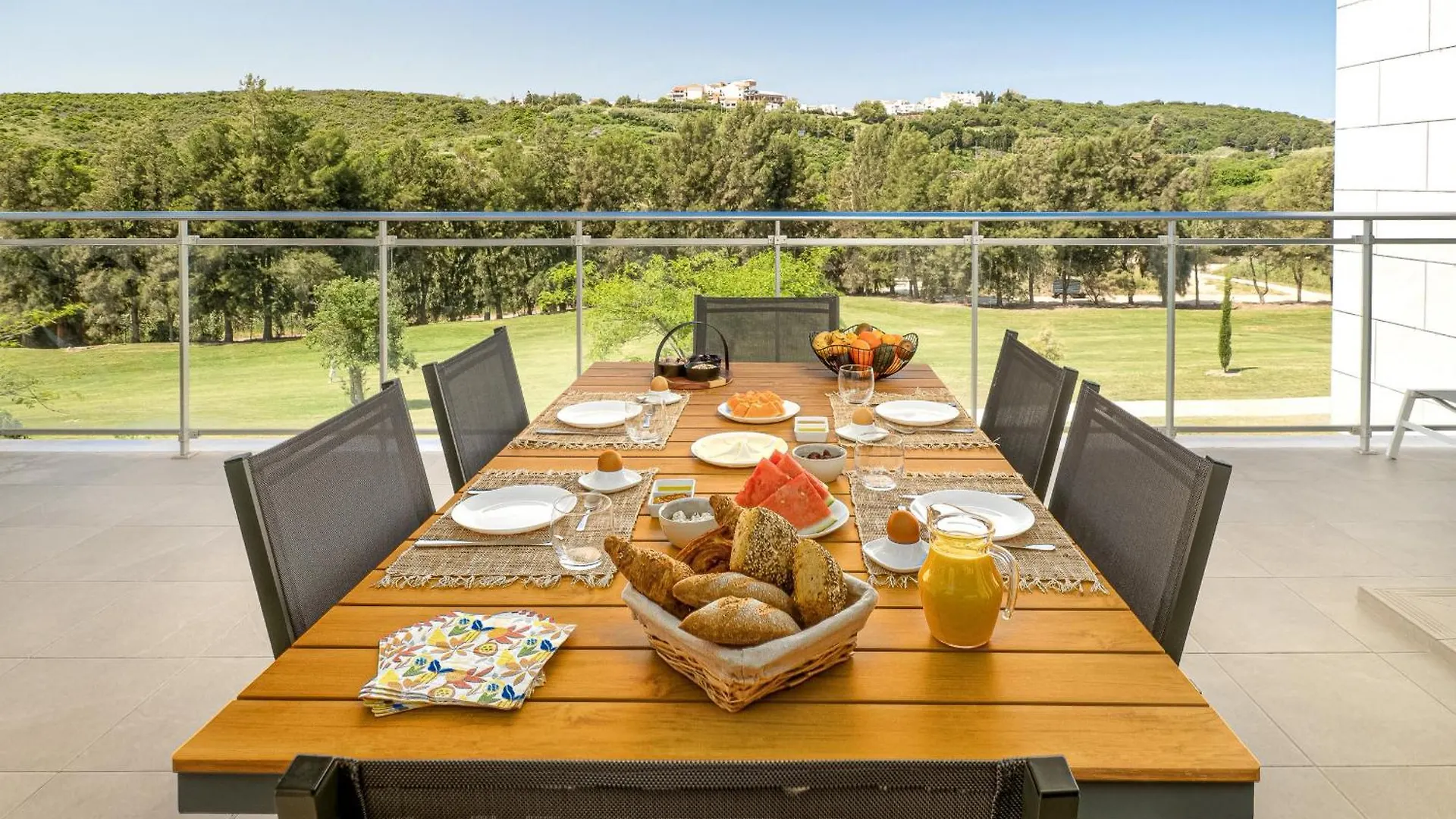 Casares Green 2384 0*,  Spain
